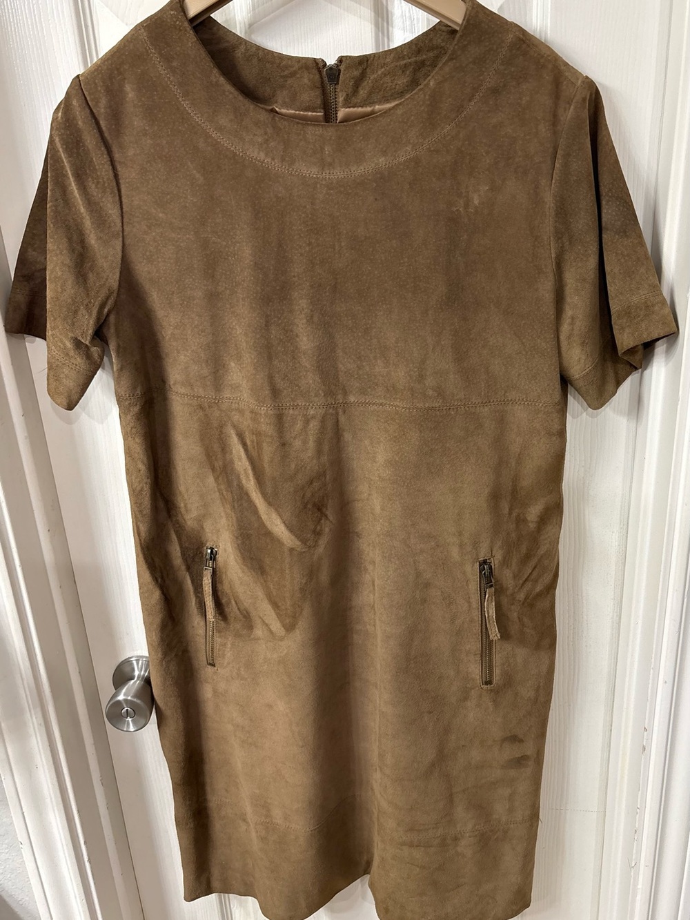 NEIMAN MARCUS LT BRIWN SUDED SHEATH DRESS, back zip, 2 pockets. Sz Large